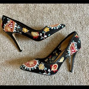 Neiman Marcus embroidered heels, size 6